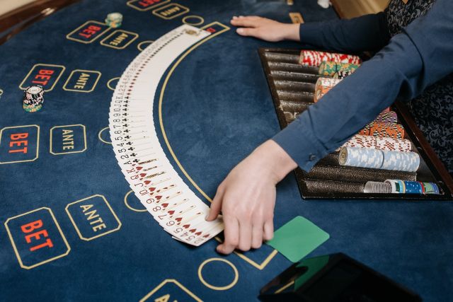 Is it possible to play for free at Clic Casino?